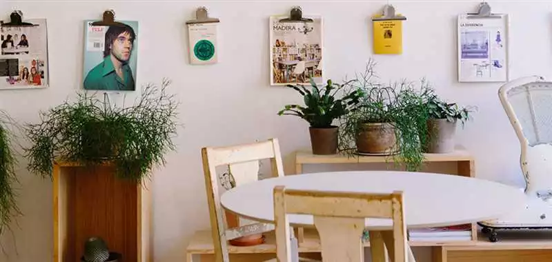 Идеи оформления стен кофейни с использованием картин и постеров