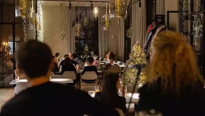 Создание атмосферы уюта с помощью напольных светильников в ресторане секреты стиля