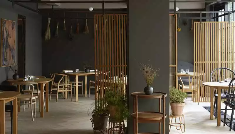 Трансформация пространства в стиле минимализм в дизайне ресторана